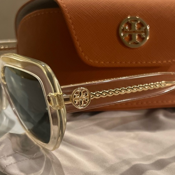Tory Burch Clear and Green Sunglasses - Picture 2 of 12